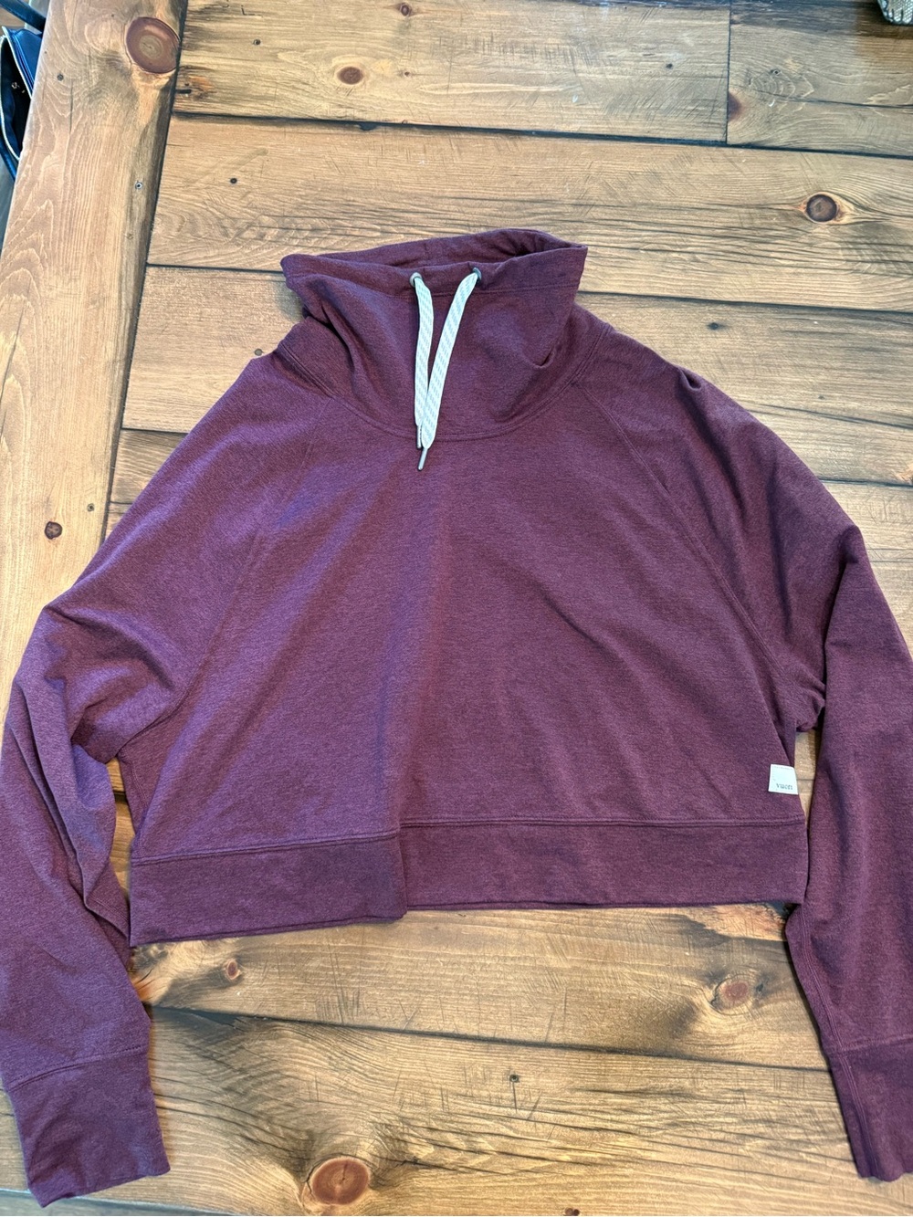 Vuori Halo Crop funnel neck
